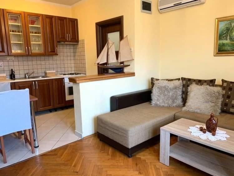 Fresh Apartments Dar Orlic Трогир Екстериор снимка